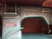 Lot 3 - kastje met naaimachine - afbeelding 4 van  4