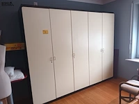 Lot 3 - kleerkast