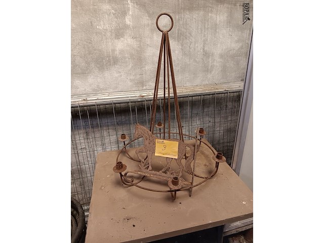 Lot 3 - kroonluchter en bloempothanger - afbeelding 1 van  2