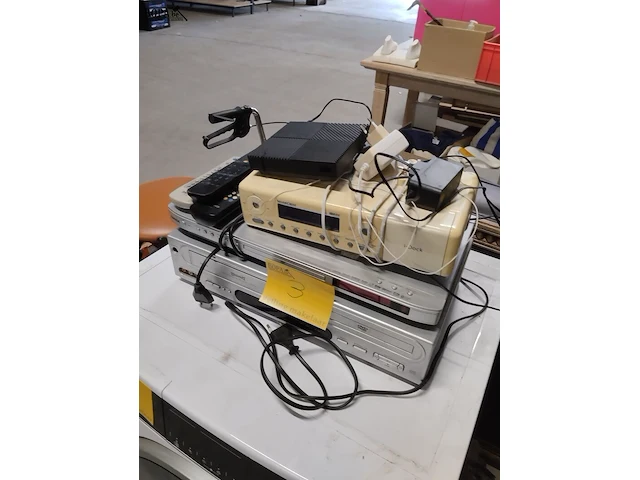 Lot 3 - lot elektro - afbeelding 1 van  3