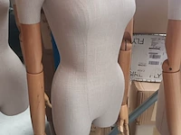 Lot 3 - mannequin pop - afbeelding 2 van  3
