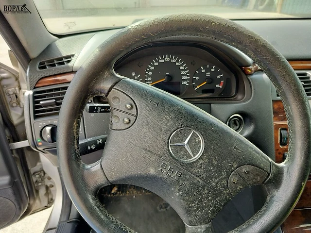 Lot 3 - mercedes e220 (2000-chass.wdb2102061b030489) - afbeelding 4 van  25