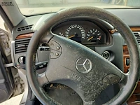 Lot 3 - mercedes e220 (2000-chass.wdb2102061b030489) - afbeelding 4 van  25