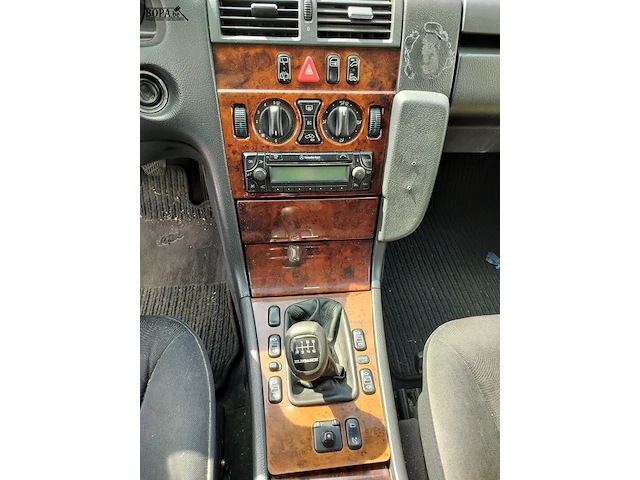Lot 3 - mercedes e220 (2000-chass.wdb2102061b030489) - afbeelding 5 van  25