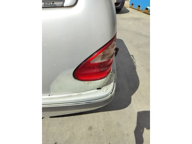 Lot 3 - mercedes e220 (2000-chass.wdb2102061b030489) - afbeelding 11 van  25
