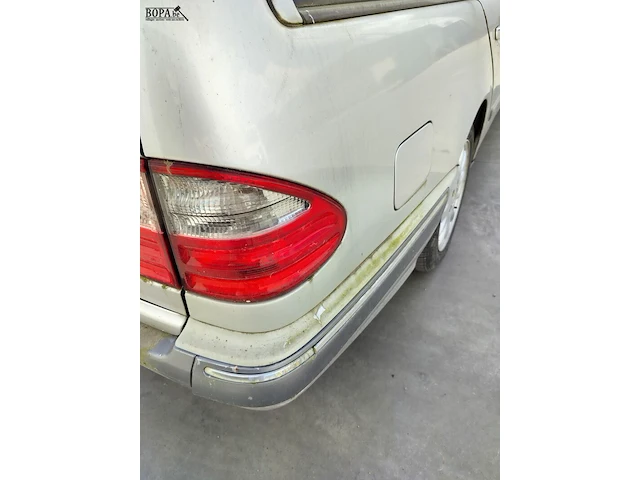 Lot 3 - mercedes e220 (2000-chass.wdb2102061b030489) - afbeelding 14 van  25