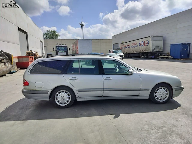Lot 3 - mercedes e220 (2000-chass.wdb2102061b030489) - afbeelding 20 van  25