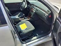 Lot 3 - mercedes e220 (2000-chass.wdb2102061b030489) - afbeelding 25 van  25