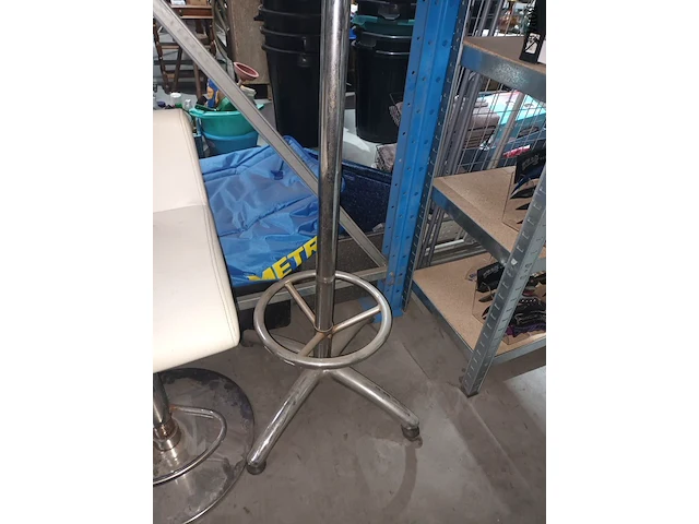 Lot 3 - partytafel en stoel - afbeelding 3 van  4