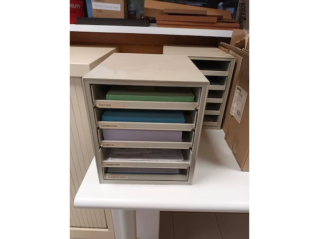Lot 3 - ringmappen en sorteervakken - afbeelding 4 van  4