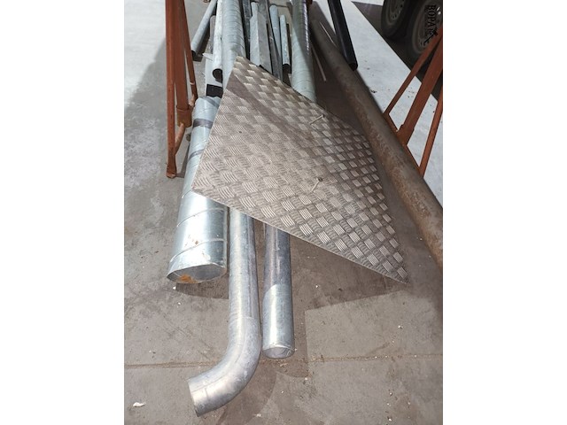 Lot 3 - rook- en waterafvoerbuizen - afbeelding 3 van  3