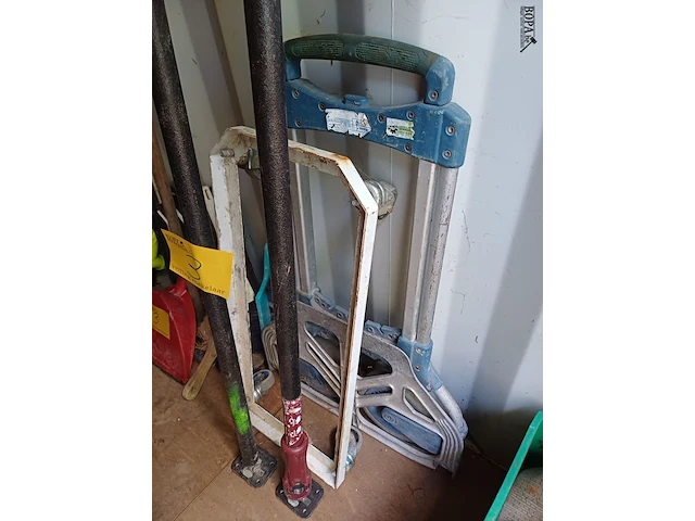 Lot 3 - schoonmaak- en transportmateriaal - afbeelding 2 van  2