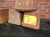 Lot 3 - terracotta bloembakken. 5 stuks - afbeelding 2 van  2
