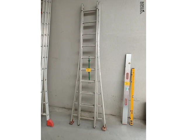 Lot 3 - uitschuifbare aluminium ladder - afbeelding 1 van  4