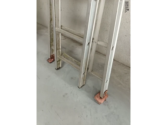 Lot 3 - uitschuifbare aluminium ladder - afbeelding 3 van  4