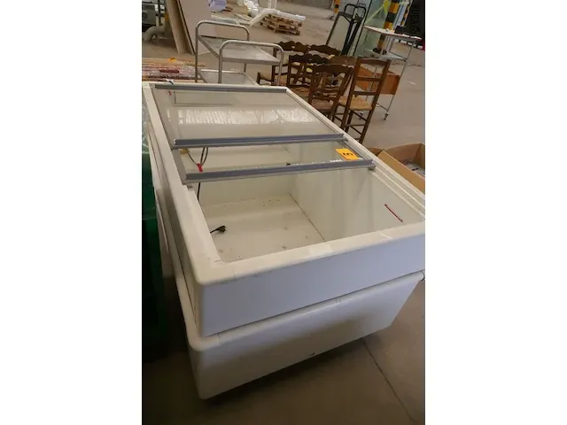 Lot 3 - vrieskist met schuifdeksels - afbeelding 3 van  4