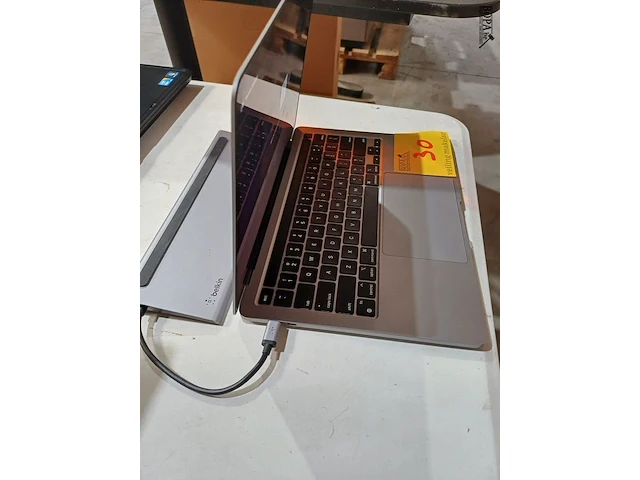 Lot 30 - apple macbook pro - afbeelding 4 van  5