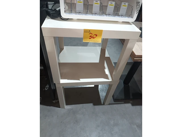Lot 30 - bijzettafel. 2 stuks - afbeelding 1 van  2