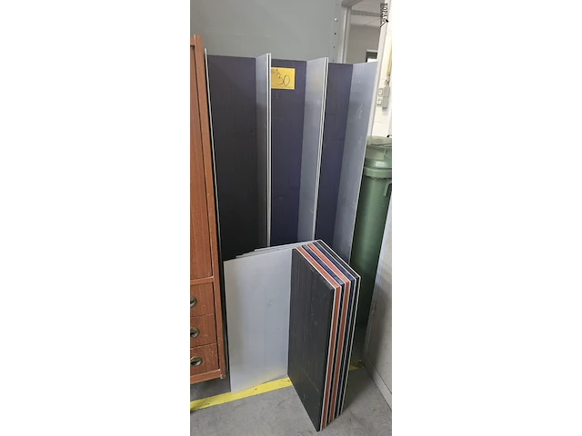 Lot 30 - boekenplanken 9 stuks - afbeelding 1 van  3