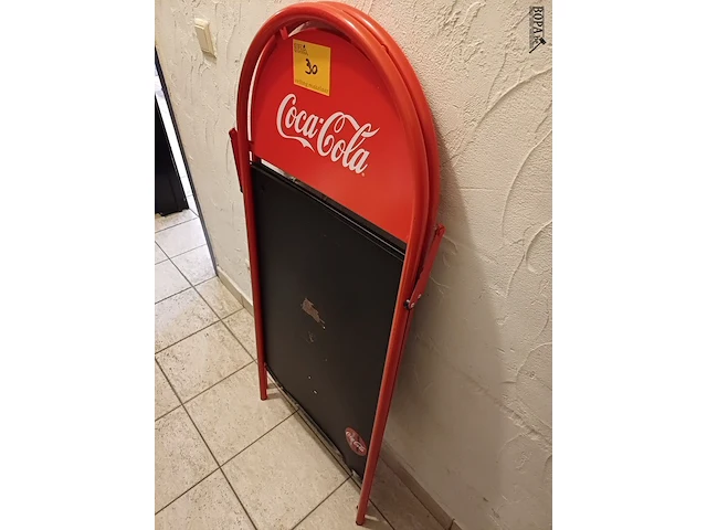 Lot 30 - coca-cola stoepbord - afbeelding 2 van  2
