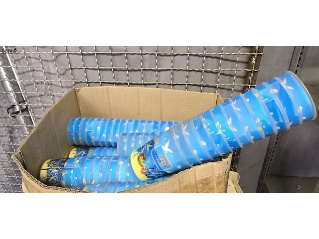 Lot 30 - doos plastieken bekers - afbeelding 2 van  3