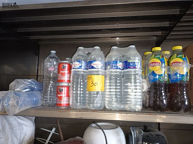 Lot 30 - frisdrank, water en bier - afbeelding 1 van  3