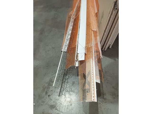 Lot 30 - gyproc en pleisterprofielen - afbeelding 3 van  3