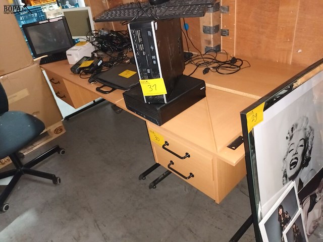 Lot 30 - hoekbureau - afbeelding 2 van  3