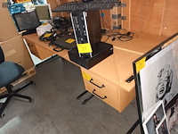 Lot 30 - hoekbureau - afbeelding 2 van  3