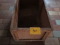 Lot 30 - houten kist zonder deksel - afbeelding 1 van  3