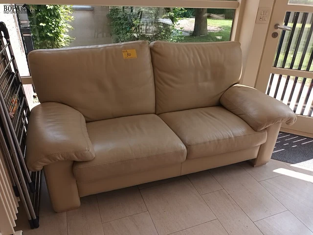 Lot 30 - lederen sofa - afbeelding 1 van  4