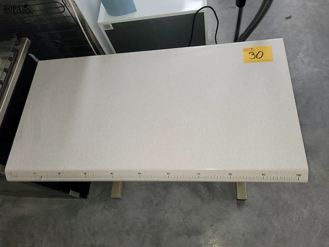 Lot 30 - naaitafel - afbeelding 1 van  3