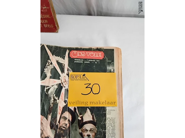 Lot 30 - oude bundel tijdschriften ons volk + oud plakboek, 2 stuks - afbeelding 2 van  3
