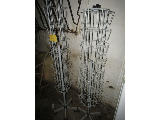 Lot 30 - presentatierekje. 2 stuks - afbeelding 1 van  1