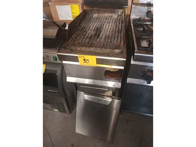 Lot 30 - professionele grill - afbeelding 1 van  4