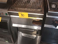 Lot 30 - professionele grill - afbeelding 1 van  4