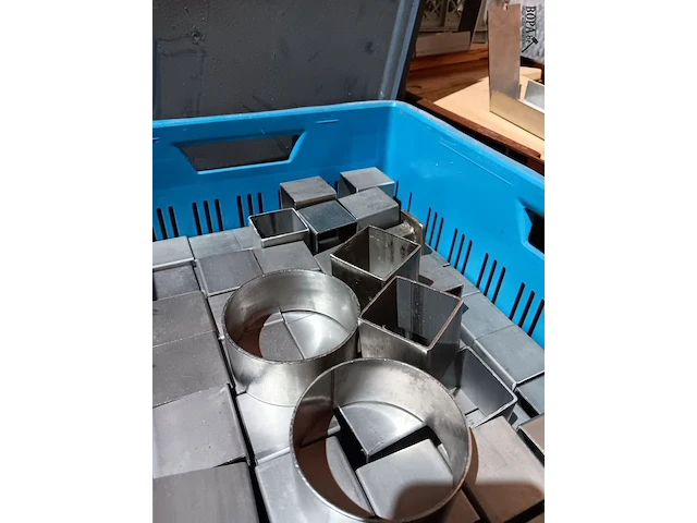 Lot 30 - rvs vormen voor bordschikking 200 stuks - afbeelding 2 van  3