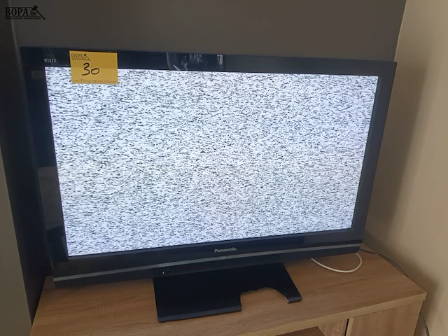 Lot 30 - tv panasonic 104 cm - afbeelding 1 van  4