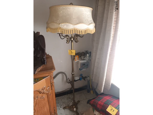 Lot 30 - vloerlamp - afbeelding 1 van  4