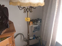 Lot 30 - vloerlamp - afbeelding 1 van  4