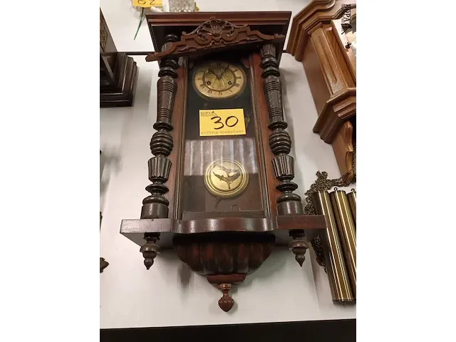 Lot 30 - wandklok - afbeelding 1 van  5