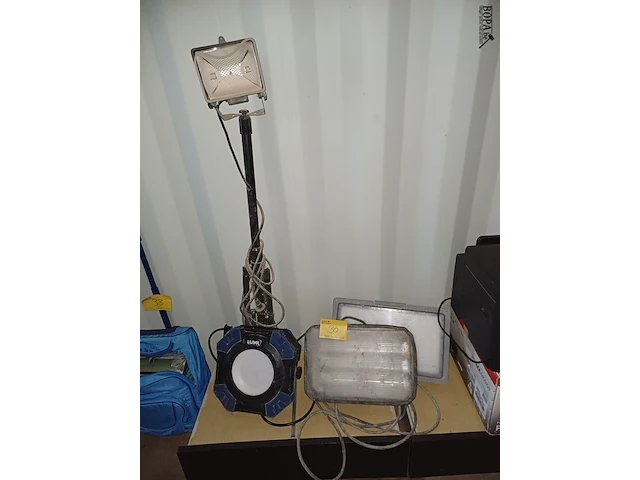 Lot 30 - werfverlichting - 4 stuks - afbeelding 1 van  3