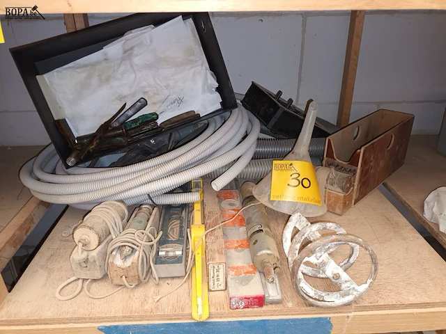 Lot 30 - werkmateriaal - afbeelding 1 van  4