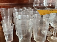 Lot 300 - lot oud glaswerk met graveringen, 21 stuks - afbeelding 1 van  5