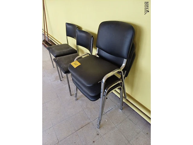 Lot 300 - stoelen. 5 stuks (rokersruimte) - afbeelding 1 van  3