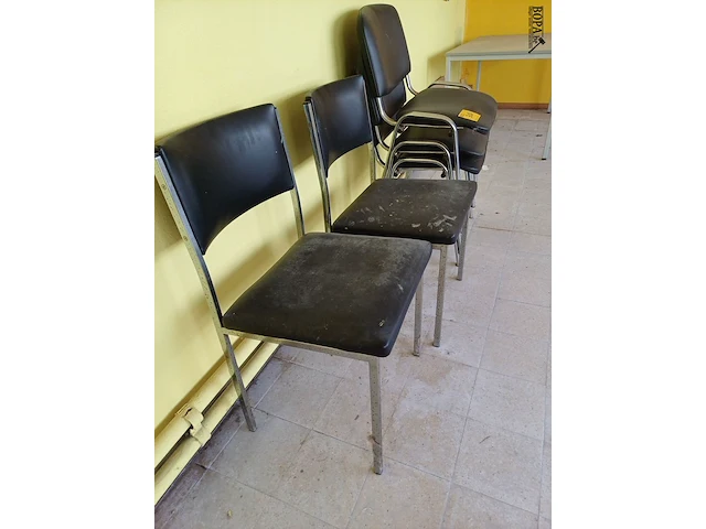 Lot 300 - stoelen. 5 stuks (rokersruimte) - afbeelding 3 van  3