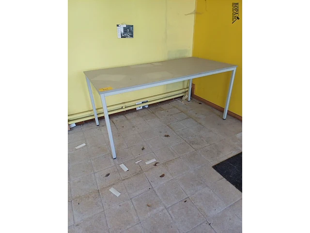 Lot 301 - tafel (rokersruimte) - afbeelding 3 van  4