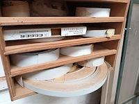 Lot 302 - kantenbanden. inhoud kast - afbeelding 2 van  3