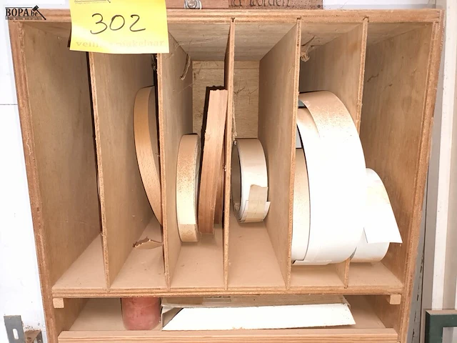 Lot 302 - kantenbanden. inhoud kast - afbeelding 3 van  3