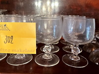 Lot 302 - lot van wijnglazen op voet, 18 stuks - afbeelding 2 van  3